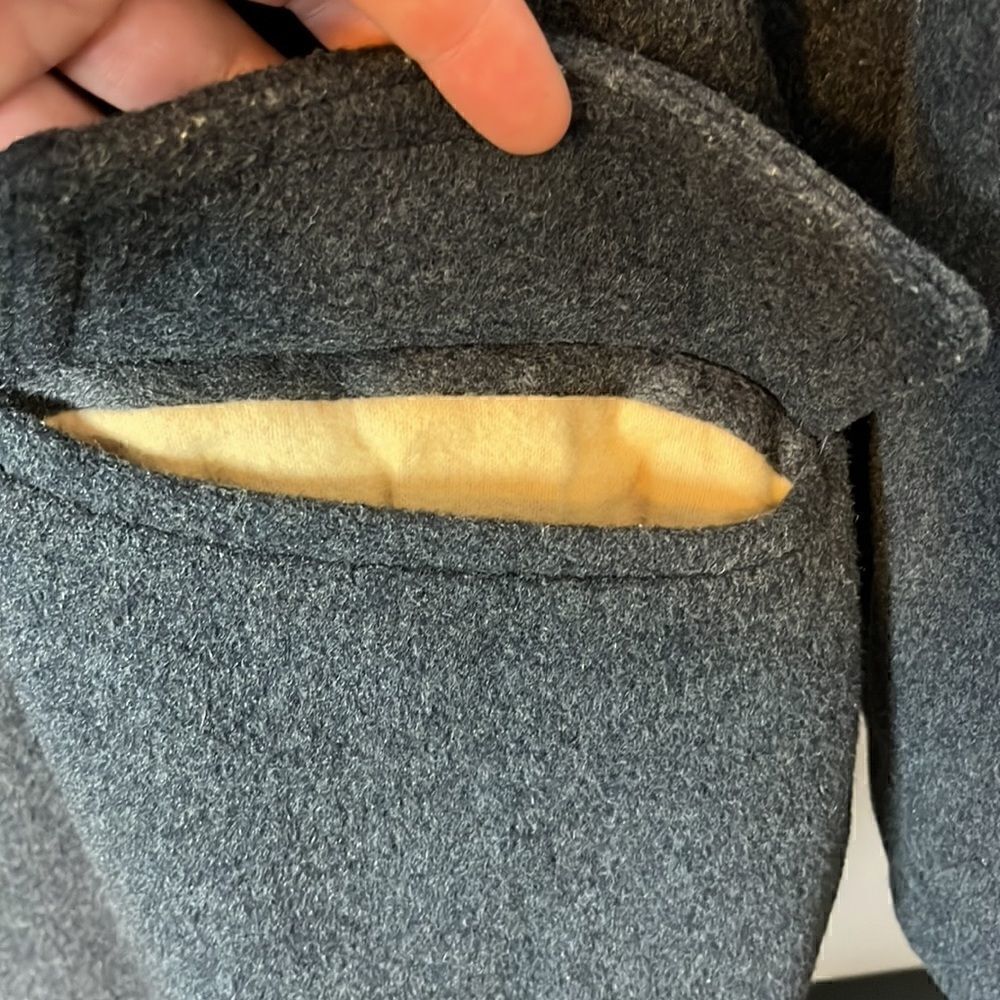 Wool insulated 3 button coat - Picture 4 of 10
